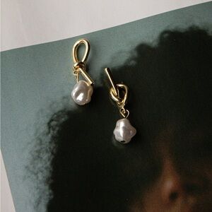 Ariel Pearl Drop Earrings Gold